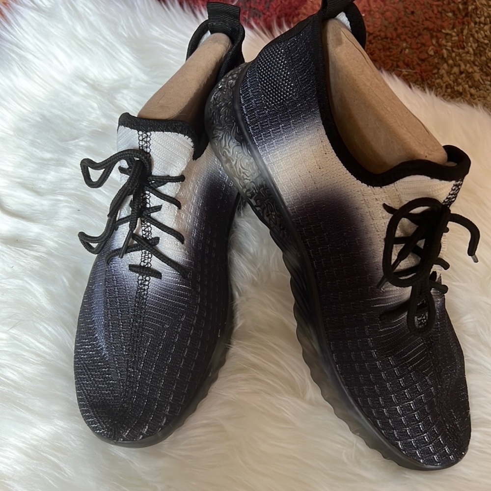 Brand Wanted  like new….worn once, size 8…Black-Beige-Gray